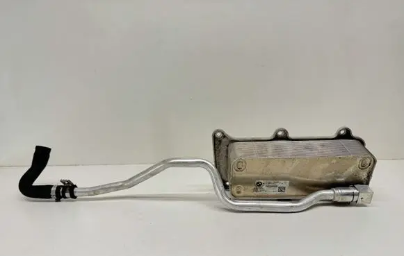 BMW 8 G16 Engine oil radiator 7648914
