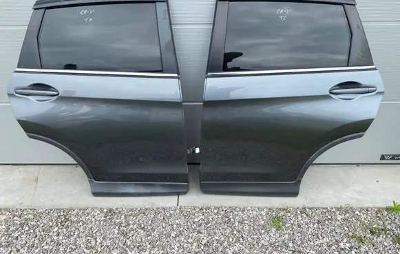 Honda CR-V Rear door