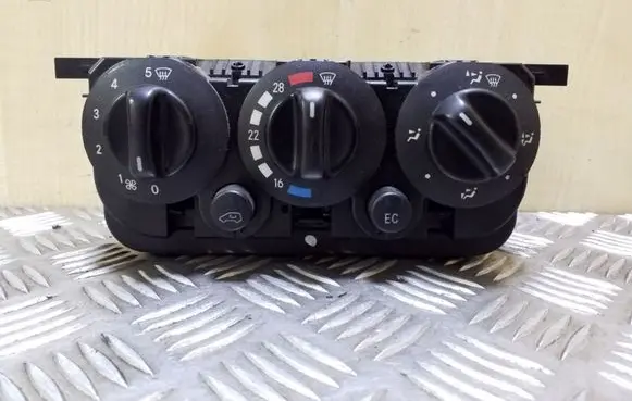 Mercedes-Benz A W168 Climate control unit 1688302085