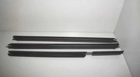 BMW iX3 Rubber seal front door (on door) 7393429 7393417 7393418