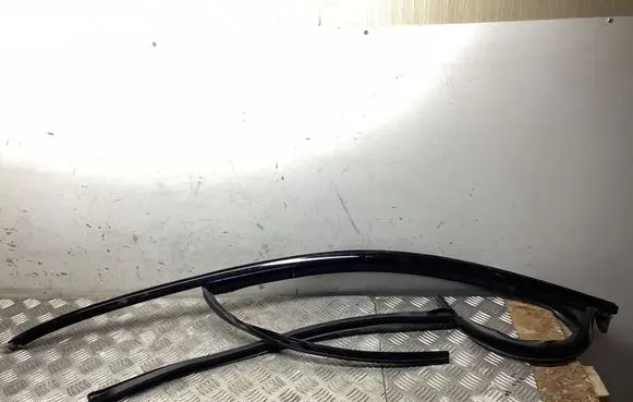 Porsche Cayenne (9Y0 9Y3) Front door glass trim molding 9Y3837431A