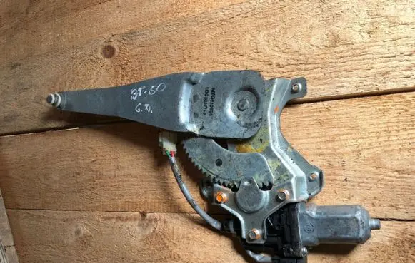Mazda BT-50 Rear door window regulator motor AE2621004260 UR657258X
