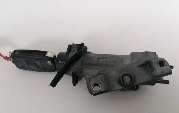 Volkswagen PASSAT B5.5 Ignition lock 4B0905851C
