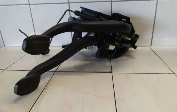 BMW 2 F45 Pedal assembly 6870847-02