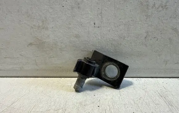 Volkswagen T-Roc Front door lower hinge 