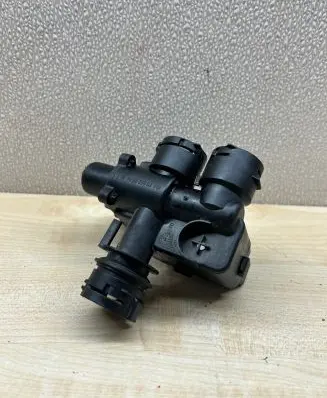 Mercedes-Benz E W211 Coolant heater control valve A2118320584