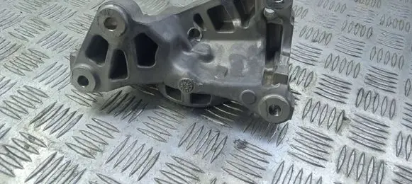 Maserati Ghibli Engine mounting bracket 670154503