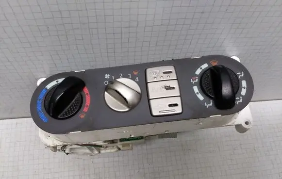 Nissan Almera Tino Climate control unit