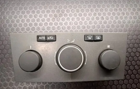 Opel Zafira B Climate control unit 0AM7504C68 901512570000 08112005