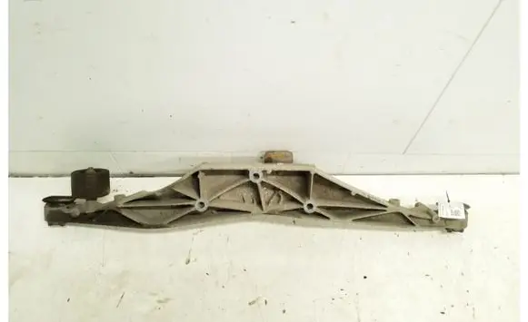 BMW 2 F46 Rear differential/diff mount bracket 6858474