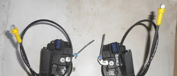 Renault Trafic II (X83) Front door lock 8200008246 91166237 91166234