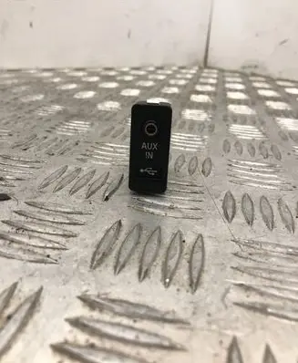 BMW 5 F10 F11 AUX in-socket connector 9129651 PA6GF30