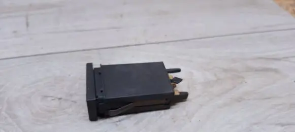 Volkswagen PASSAT B5.5 Windscreen/window heater switch 3B0959621E PA663096GF