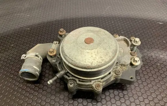 Mercedes-Benz C W204 Water pump A6512002001
