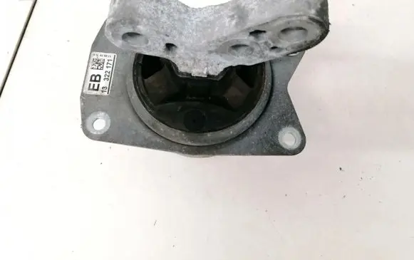 Opel Insignia A Engine mount bracket 13322171