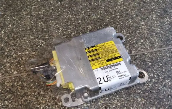 Toyota Avensis T250 Airbag control unit/module 8917005190