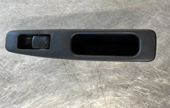 Nissan Qashqai Electric window control switch 25411BR00A 82950JD000