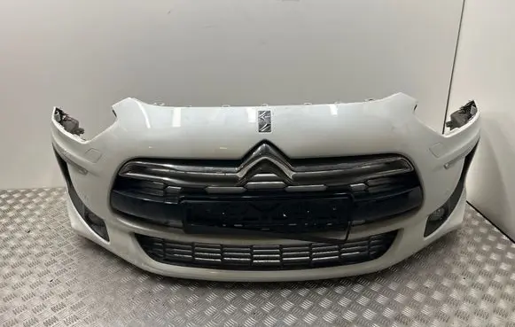 Citroen DS5 Front bumper 