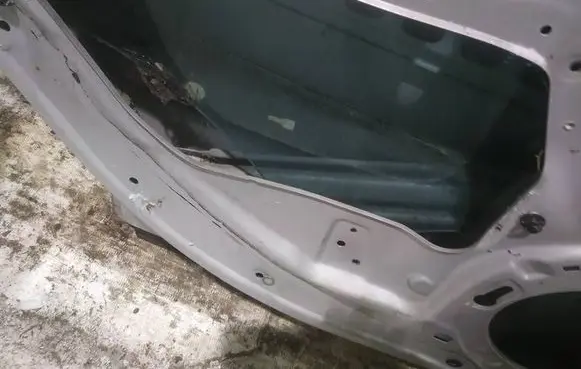 Mercedes-Benz E W211 Rear door window glass 