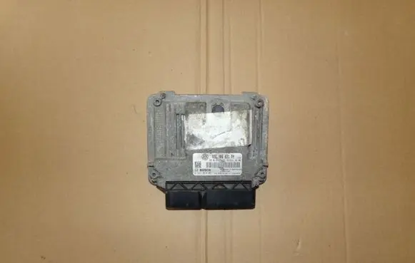 Volkswagen Golf V Engine control unit/module 0281014061