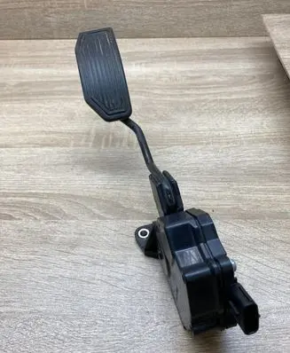 Toyota Prius (XW30) Accelerator throttle pedal 7811012040 1988007830