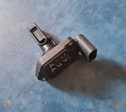 Audi A6 S6 C5 4B Mass air flow meter AFH70M28 059906461D L2200