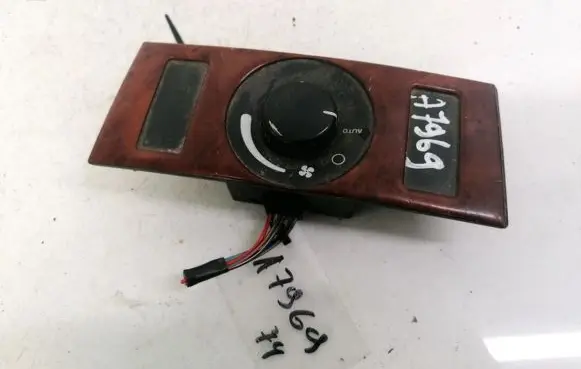 Chrysler Pacifica Climate control unit M23199