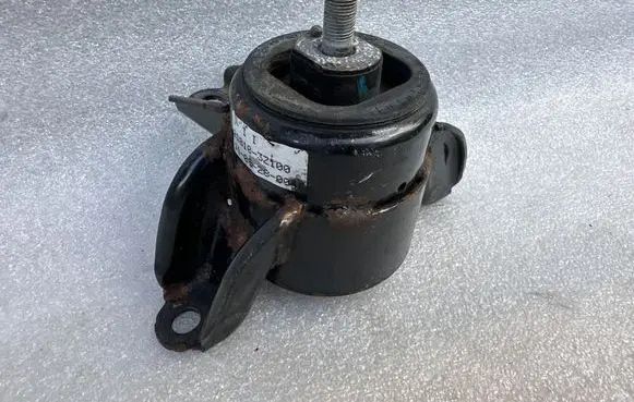 Hyundai i40 Engine mount bracket 218103Z100 110828004