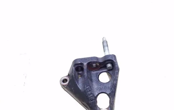 Toyota Auris E180 Engine mounting bracket