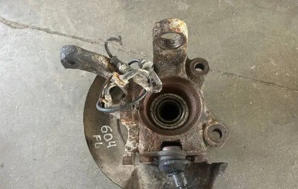 Volkswagen Transporter - Caravelle T4 Front wheel hub spindle knuckle