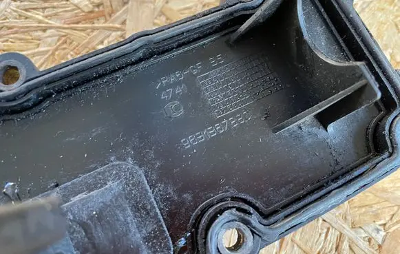 Peugeot 807 Rocker cam cover 9831367880