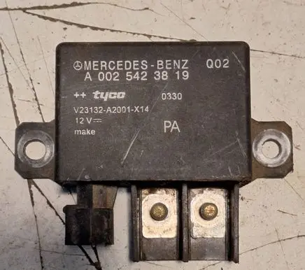 Mercedes-Benz E W211 Charging relay A0025423819 2132420014 0330
