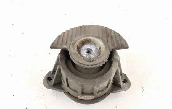 Mercedes-Benz C W204 Engine mount bracket 2042400117 2042404217