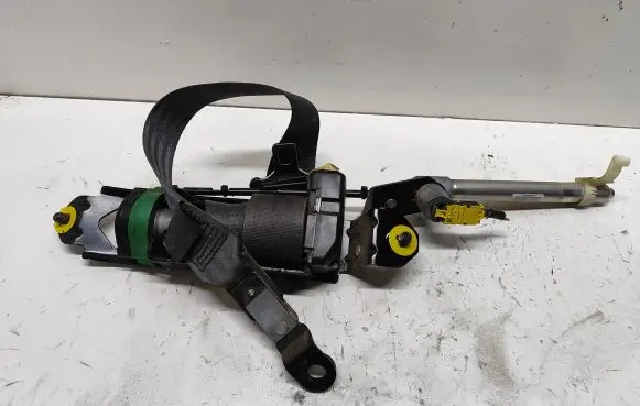 Volvo V70 Front seatbelt 9476735