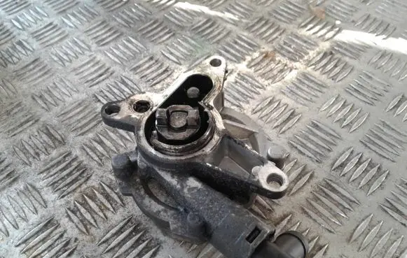 Opel Vivaro Vacuum pump 146503760