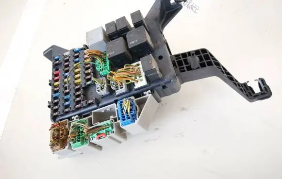 Ford Mondeo Mk III Fuse box set 1s7t14a073ae 1s7t-14a073-ae