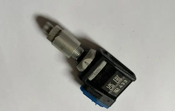 Mercedes-Benz C W206 Tire pressure sensor A0009058413