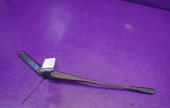 Front wiper blade arm