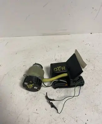 Mercedes-Benz A W168 Central locking vacuum pump 1688000348 00782602