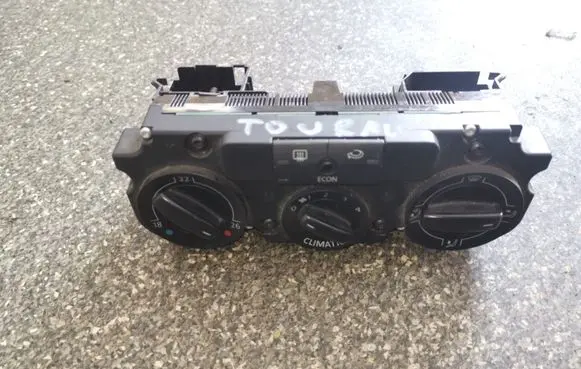 Volkswagen Touran I Climate control unit