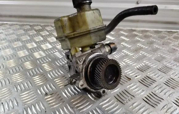 Mazda MPV Power steering pump
