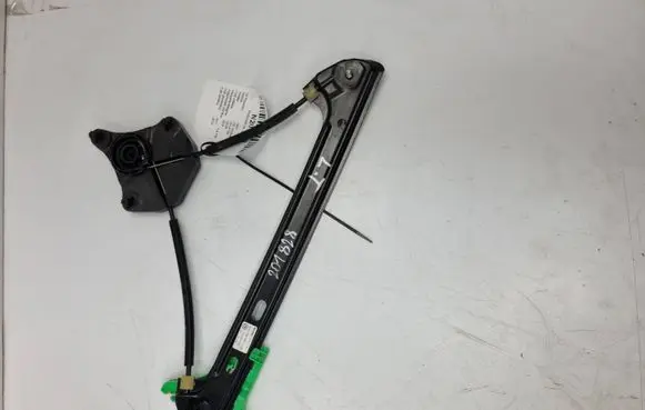 Volkswagen Golf VII Front door window regulator with motor 5G4839461C