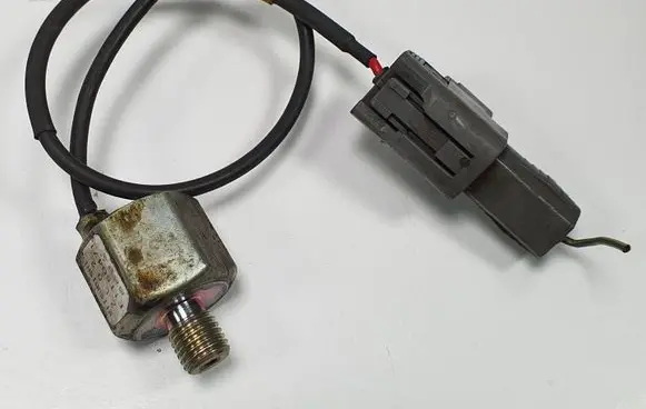 Mazda 323 F Detonation knock sensor E1T50471