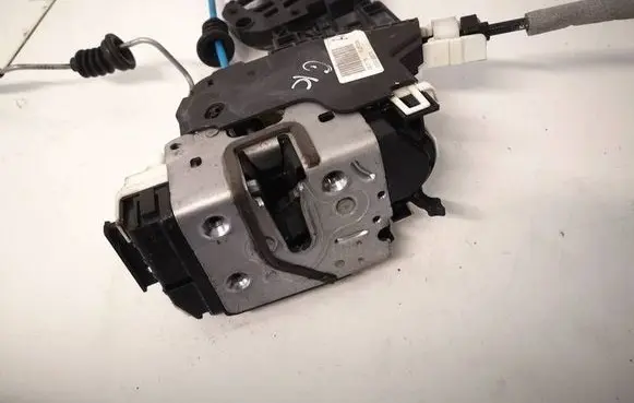 Mercedes-Benz A W176 Rear door lock A2047302735