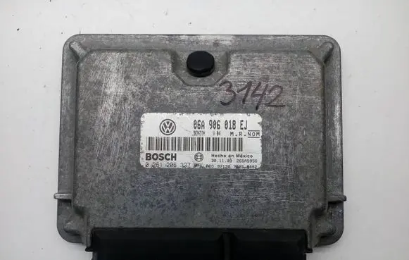 Volkswagen New Beetle Engine control unit/module 06A906018EJ 026120637