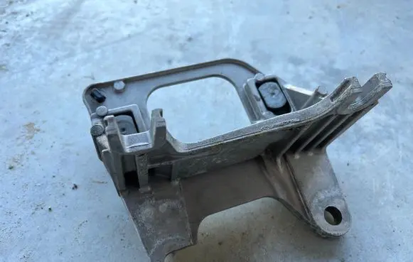 Renault Trafic III (X82) Gearbox mounting bracket 112228161R