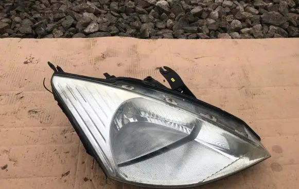 Ford Focus Headlight/headlamp