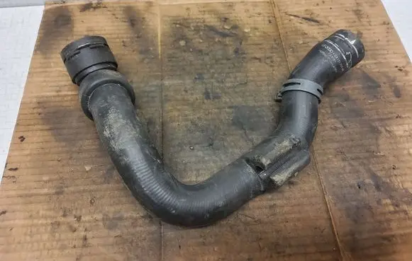 Audi A4 S4 B5 8D Engine coolant pipe/hose 8D0121101