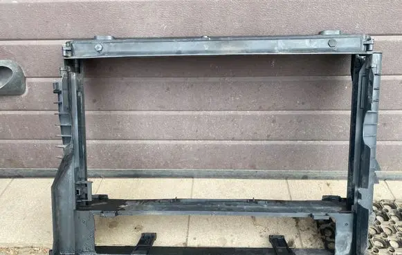 BMW 5 E60 E61 Radiator support slam panel bracket 7798294 0749732 L9873003