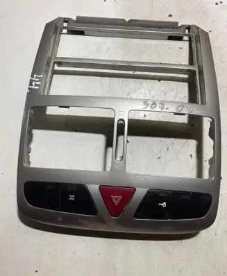 Peugeot 307 Radio/GPS head unit trim 9634505077